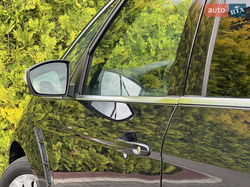 Минивэн Ford S-Max 2011 в Стрые
