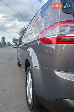 Минивэн Ford S-Max 2012 в 
