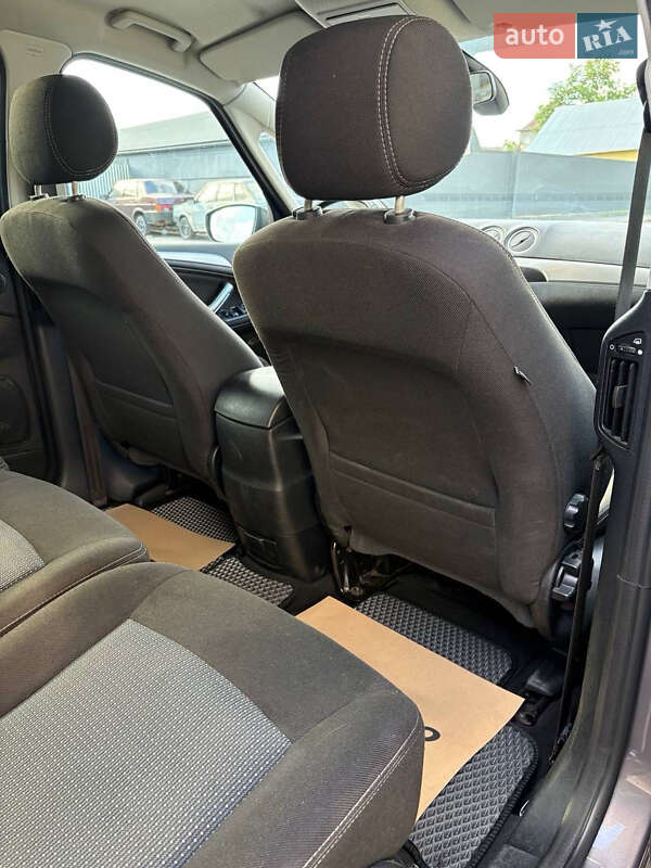 Минивэн Ford S-Max 2012 в Снятине