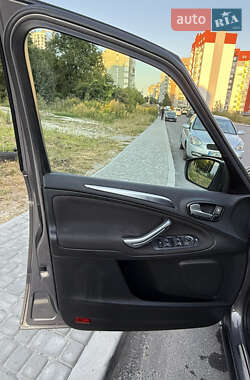 Минивэн Ford S-Max 2012 в 