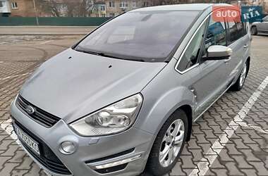 Минивэн Ford S-Max 2013 в Вишневом