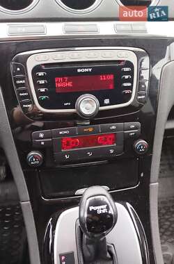 Минивэн Ford S-Max 2013 в Вишневом