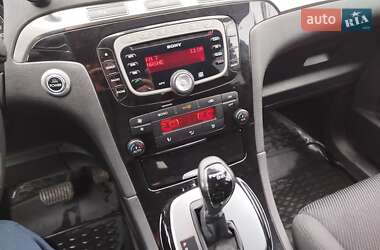 Минивэн Ford S-Max 2013 в Вишневом