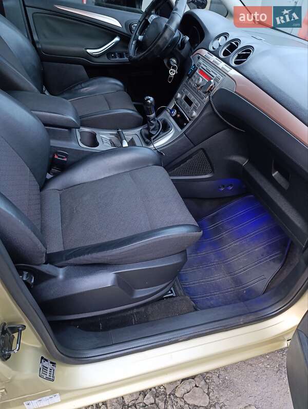 Минивэн Ford S-Max 2006 в Владимире