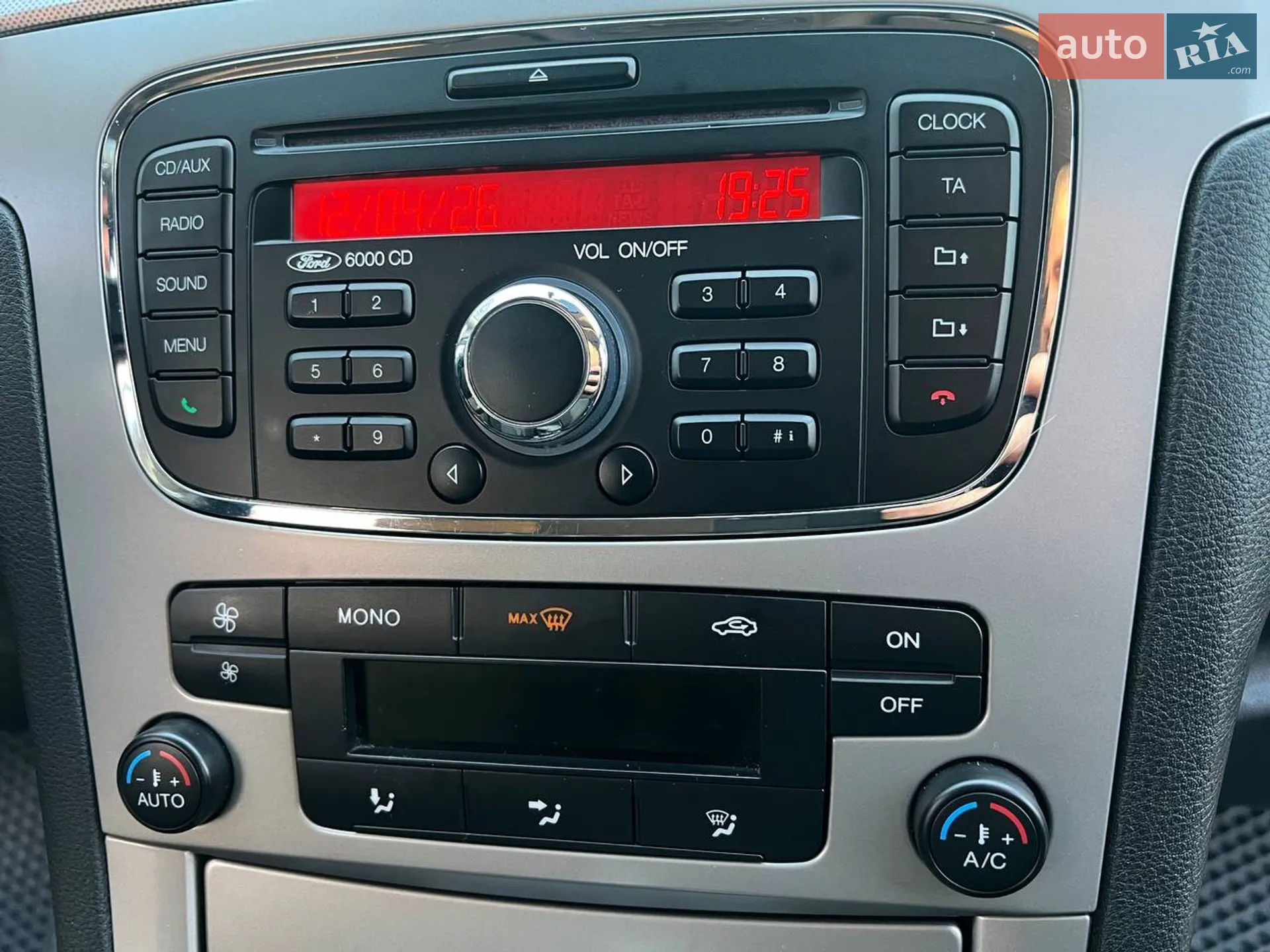 2011 Ford S-MAX - мініатюра 136