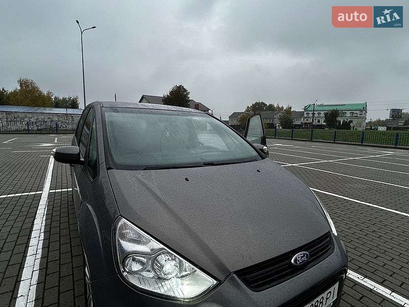 Минивэн Ford S-Max 2013 в Нововолынске
