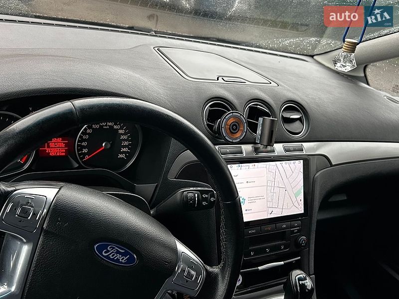 Минивэн Ford S-Max 2013 в Нововолынске