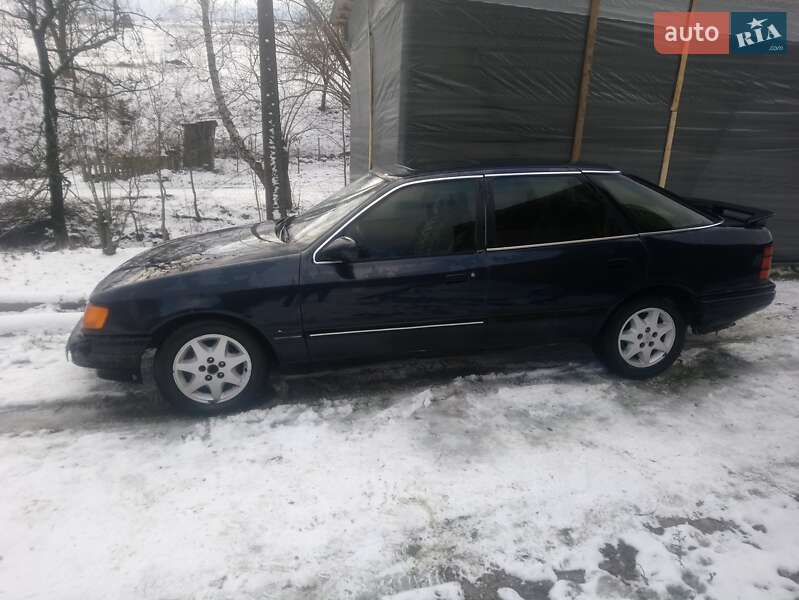 Лифтбек Ford Scorpio 1985 в Воловце