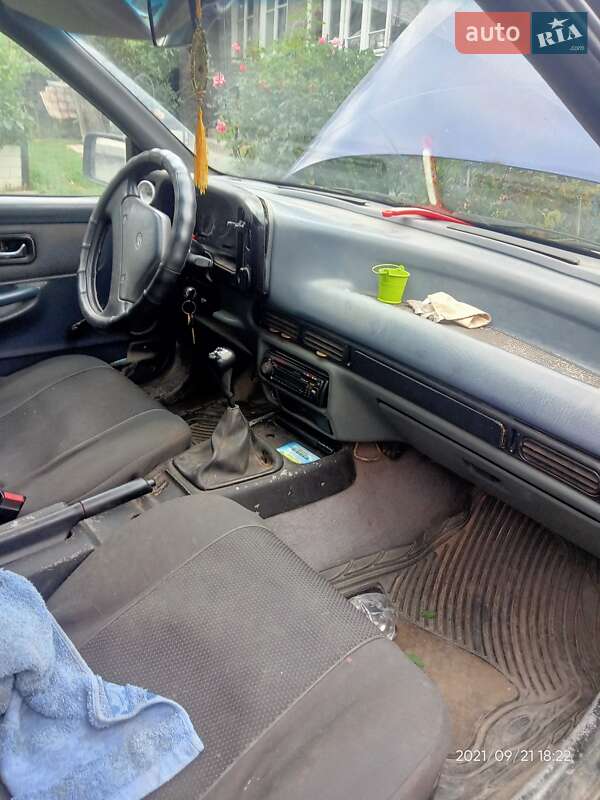 Хэтчбек Ford Scorpio 1986 в Хотине