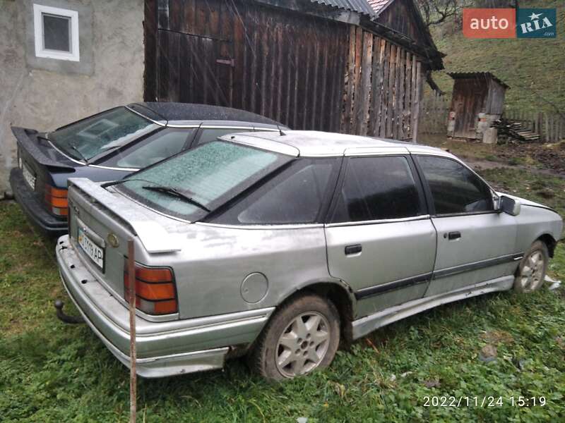 Лифтбек Ford Scorpio 1985 в Воловце