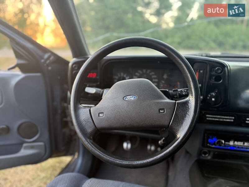 Седан Ford Scorpio 1988 в Сарнах