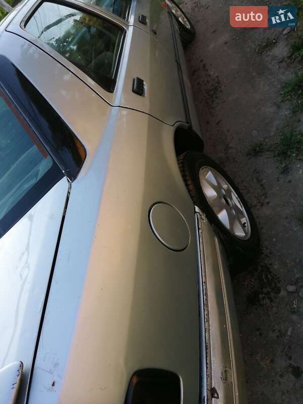 Седан Ford Sierra 1992 в Виноградове