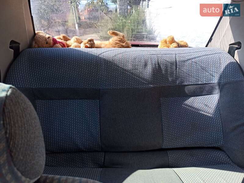 Седан Ford Sierra 1988 в Хотине