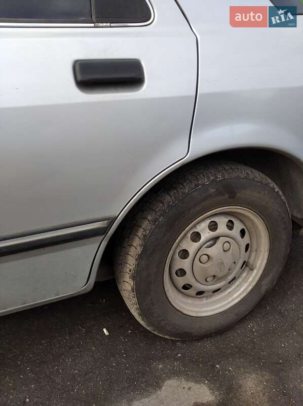 Седан Ford Sierra 1987 в Умані