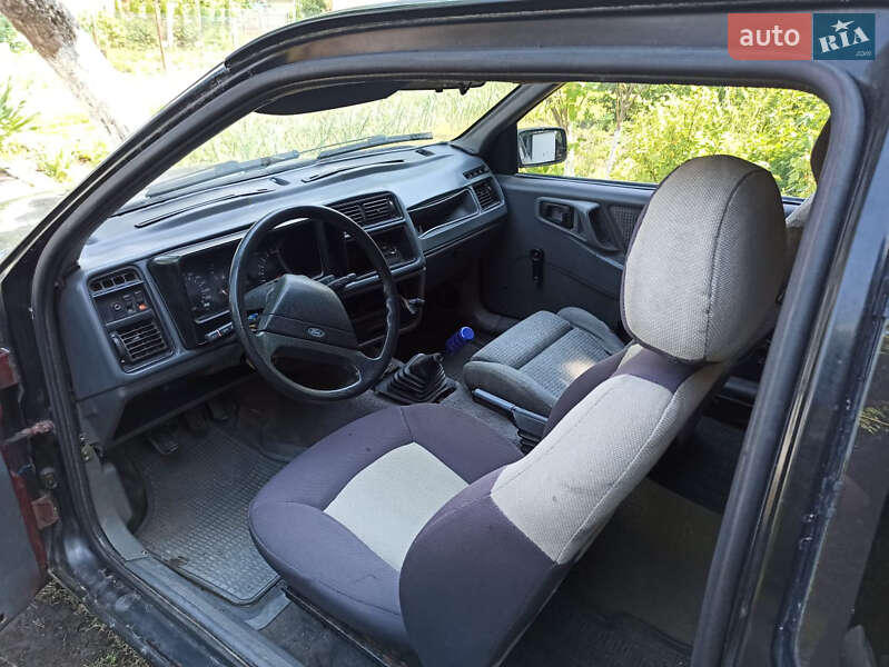 Купе Ford Sierra 1986 в Жидачове