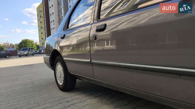 Седан Ford Sierra 1987 в Черновцах