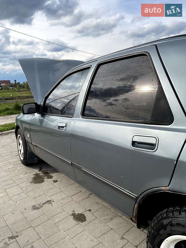 Седан Ford Sierra 1989 в Бродах