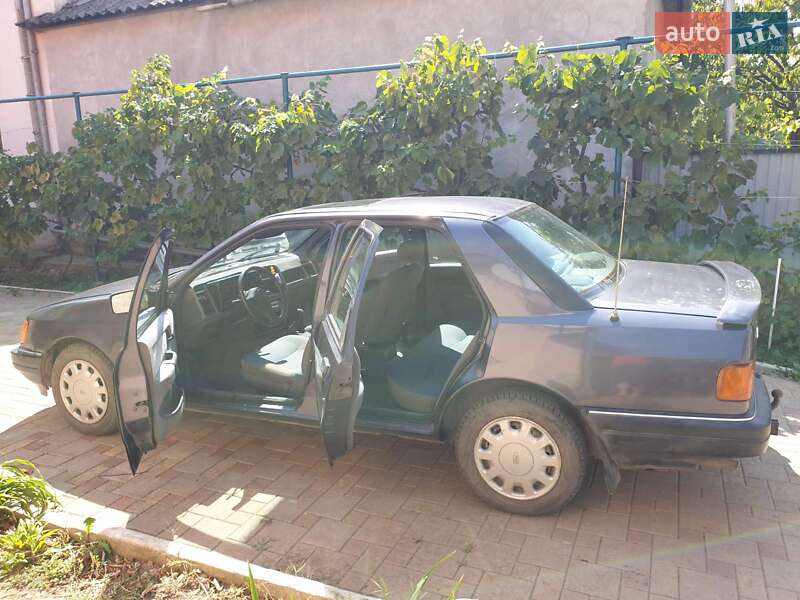 Седан Ford Sierra 1987 в Ужгороді