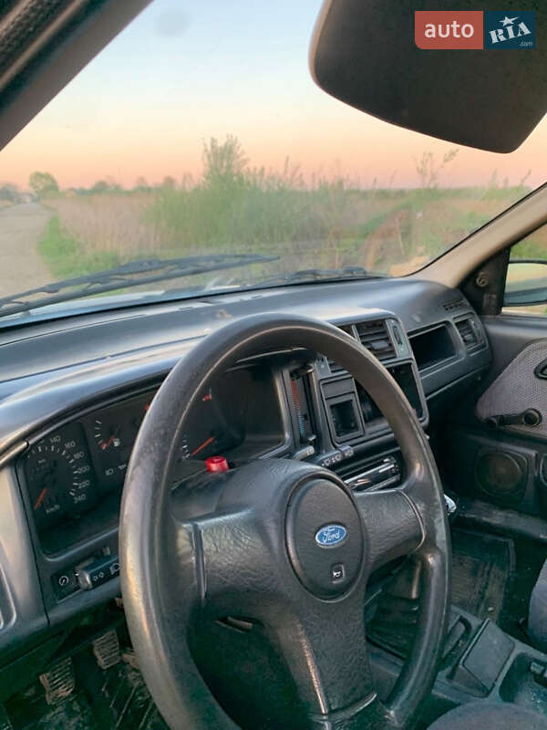 Седан Ford Sierra 1992 в Самборе