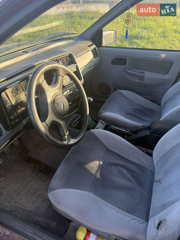Седан Ford Sierra 1988 в Радивилове