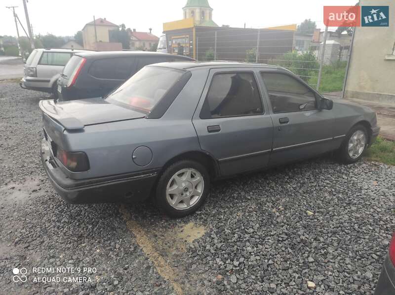 Седан Ford Sierra 1987 в Комарному