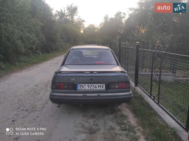 Седан Ford Sierra 1987 в Комарному