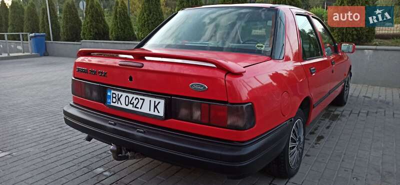 Седан Ford Sierra 1991 в Вараше