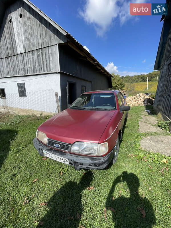 Седан Ford Sierra 1990 в Сторожинце