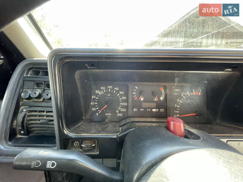 Седан Ford Sierra 1990 в Сторожинце