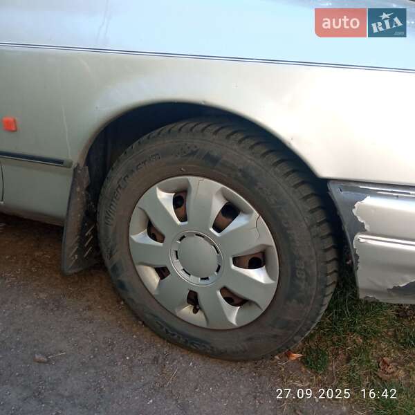 Седан Ford Sierra 1992 в Яготине