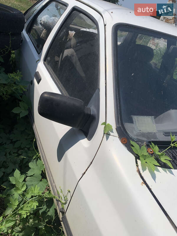 Ліфтбек Ford Sierra 1986 в Глобиному