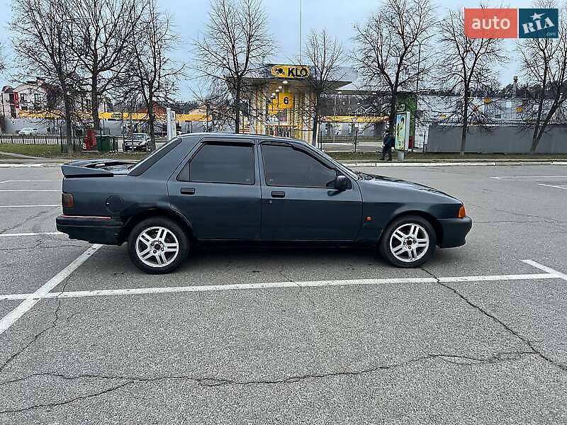 Седан Ford Sierra 1988 в Новых Петровцах