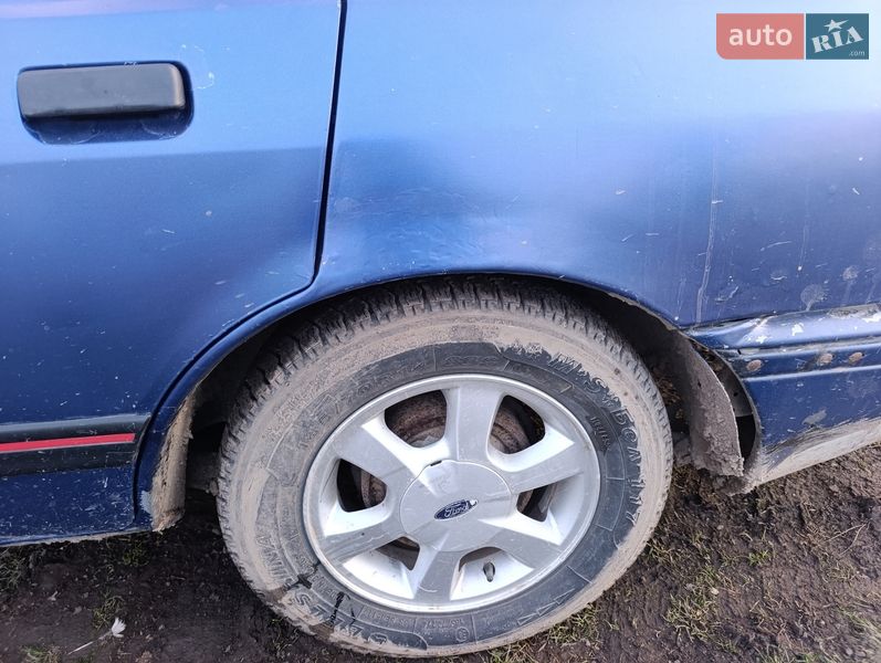 Седан Ford Sierra 1992 в Зборове