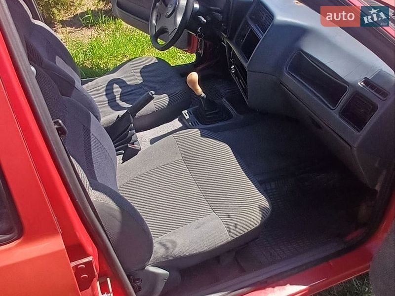 Седан Ford Sierra 1988 в Буську
