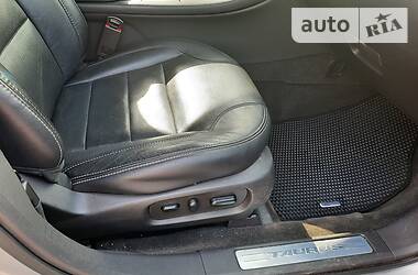 Седан Ford Taurus 2015 в 
