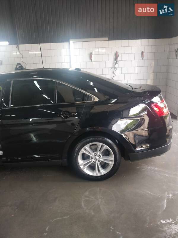 Седан Ford Taurus 2019 в Днепре
