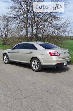 Седан Ford Taurus 2017 в Березані