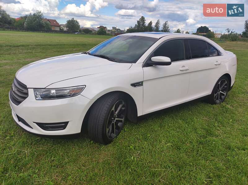 Ford Taurus 2015