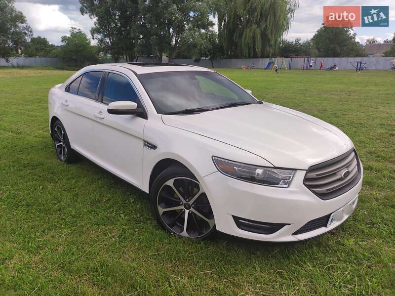 Ford Taurus 2015