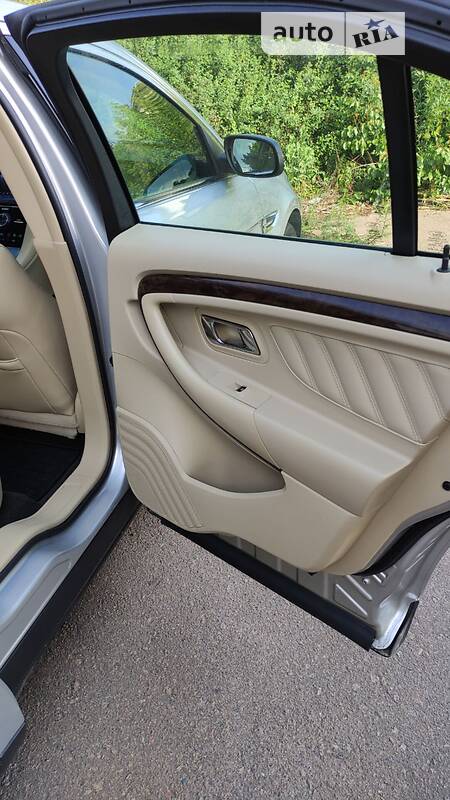 Седан Ford Taurus 2018 в Броварах