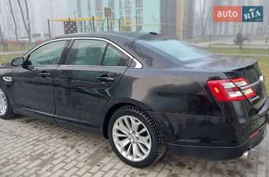 Седан Ford Taurus 2016 в Львові