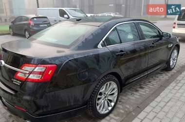 Седан Ford Taurus 2016 в Львові