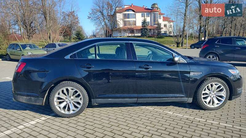 Седан Ford Taurus 2016 в Львове