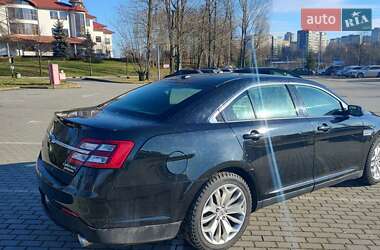 Седан Ford Taurus 2016 в Львові