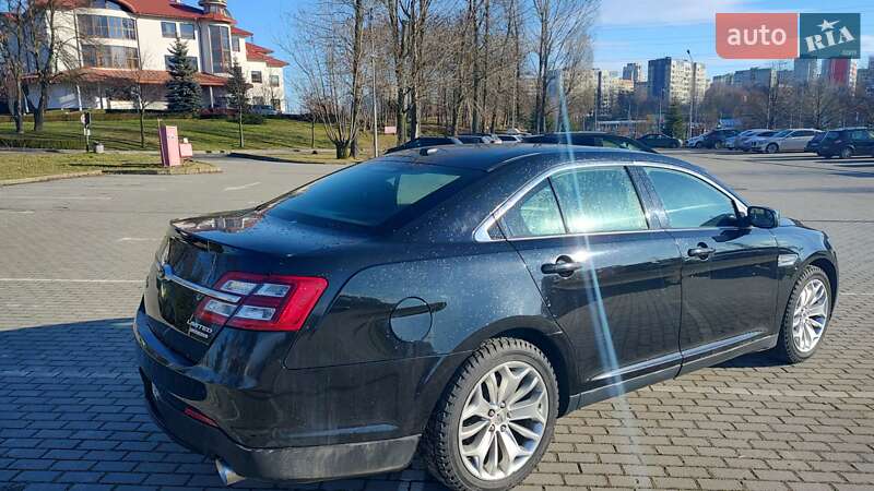 Седан Ford Taurus 2016 в Львове