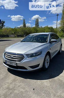 Седан Ford Taurus 2018 в Вышгороде