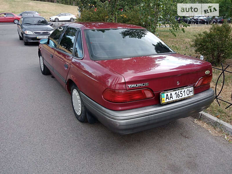 Седан Ford Taurus 1992 в Києві