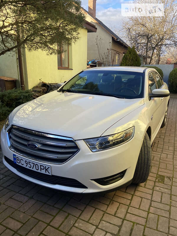 Седан Ford Taurus 2018 в Дрогобыче