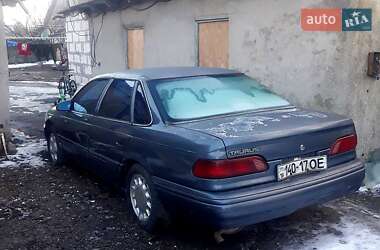 Седан Ford Taurus 1992 в Татарбунарах
