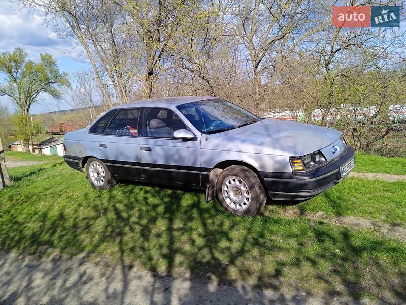 Седан Ford Taurus 1990 в Соленом